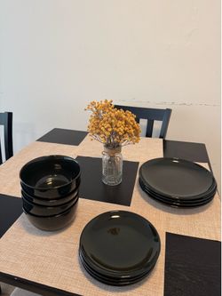 black dining plate and bowl set