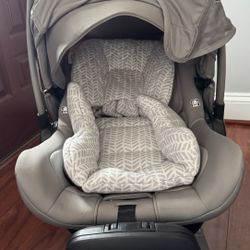 Nuna Pipa Lite lx + POTTERY BARN car seat + Rlx Base ( additional newborn insert)