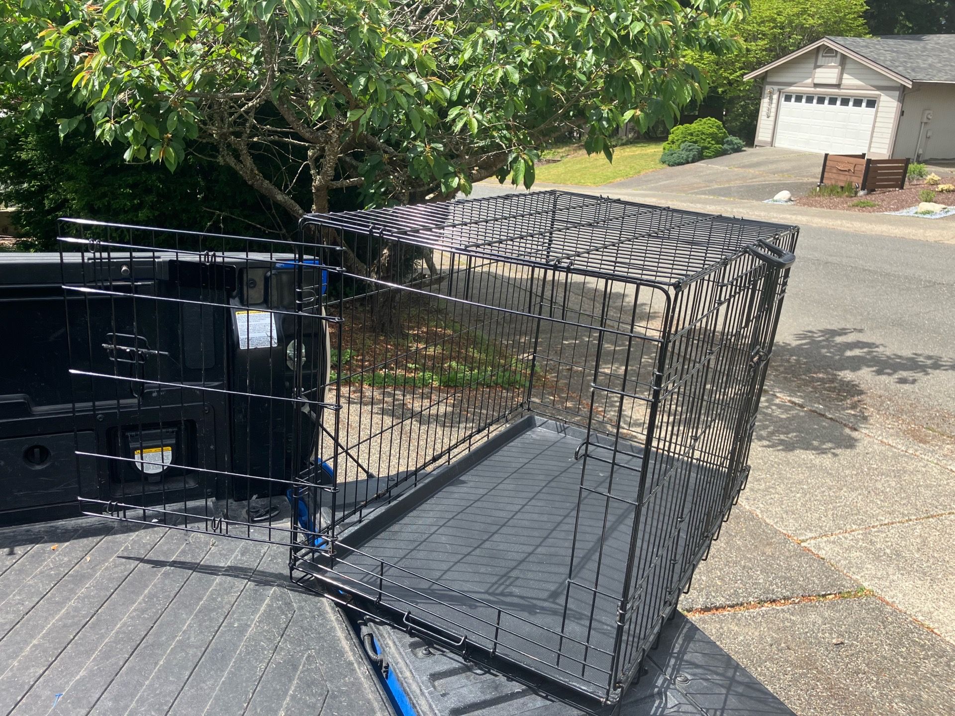 Large Medium Dog Kennel Crate Collapsible in Good Condition 36” L by W 22” H “24