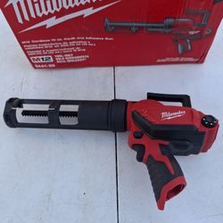 Milwaukee M12 Cordless 10 Oz. Caulk and Adhesive Gun (tool only)