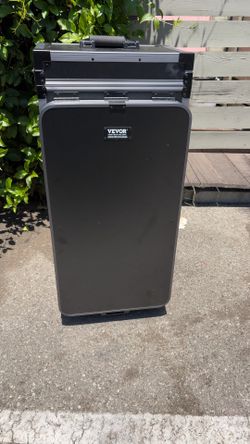 Vevor rolling make up case with built in table