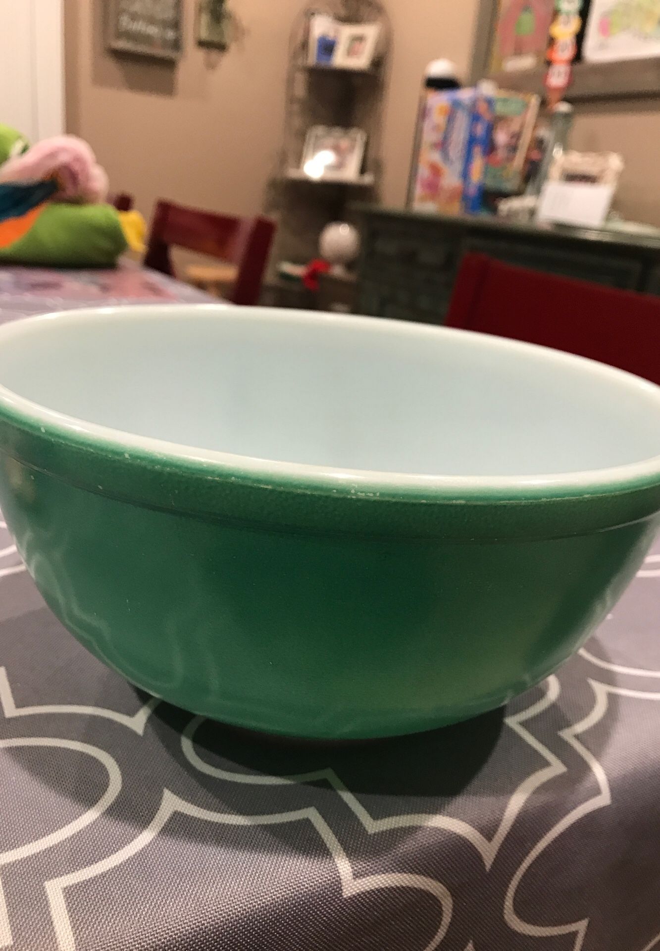 Vintage 1970s Pyrex bowl