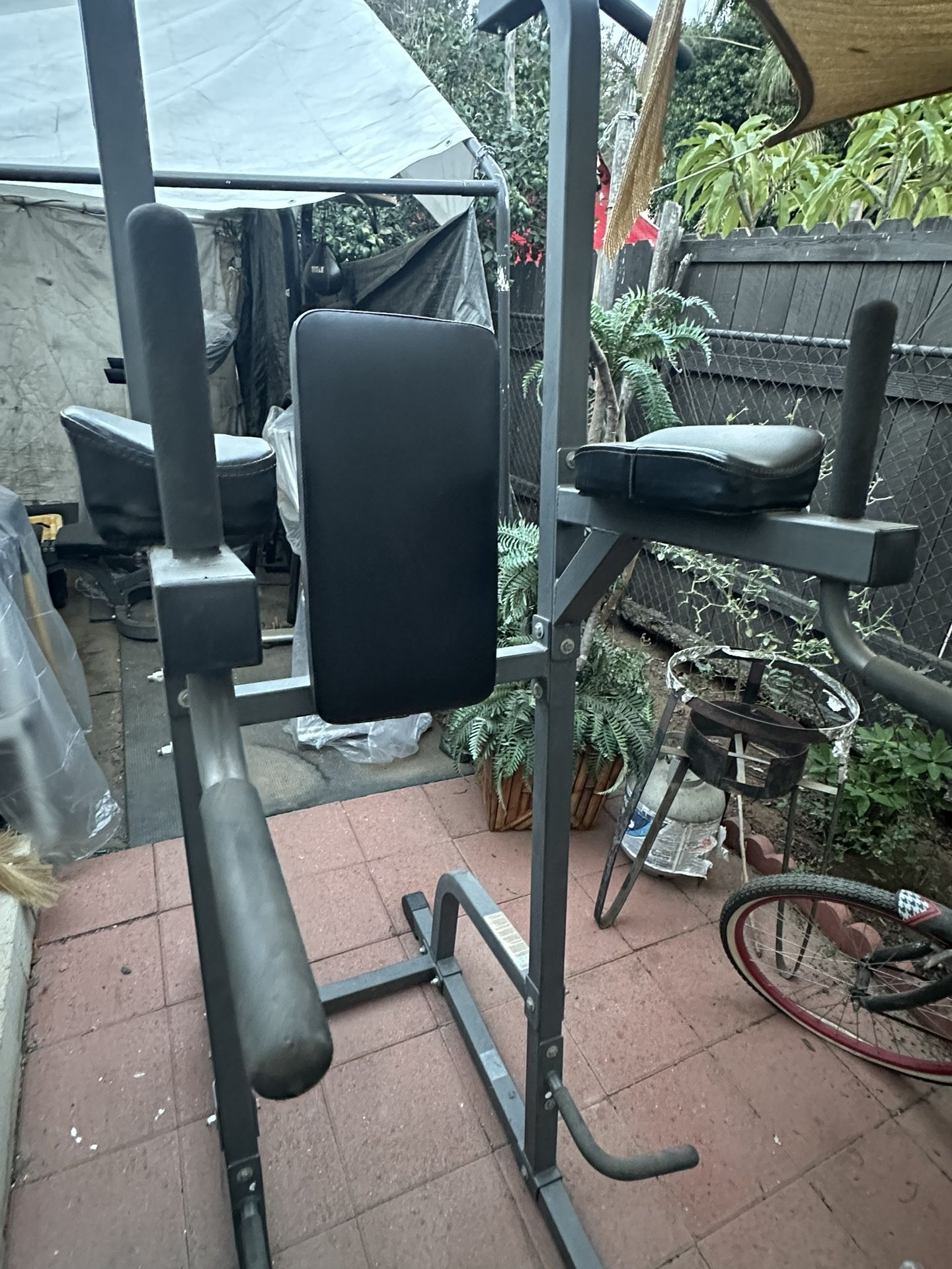 HOIST POWER TOWER GYM