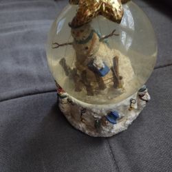 Snowman Snow Globe..Plays Joy To The World..$5  Firm