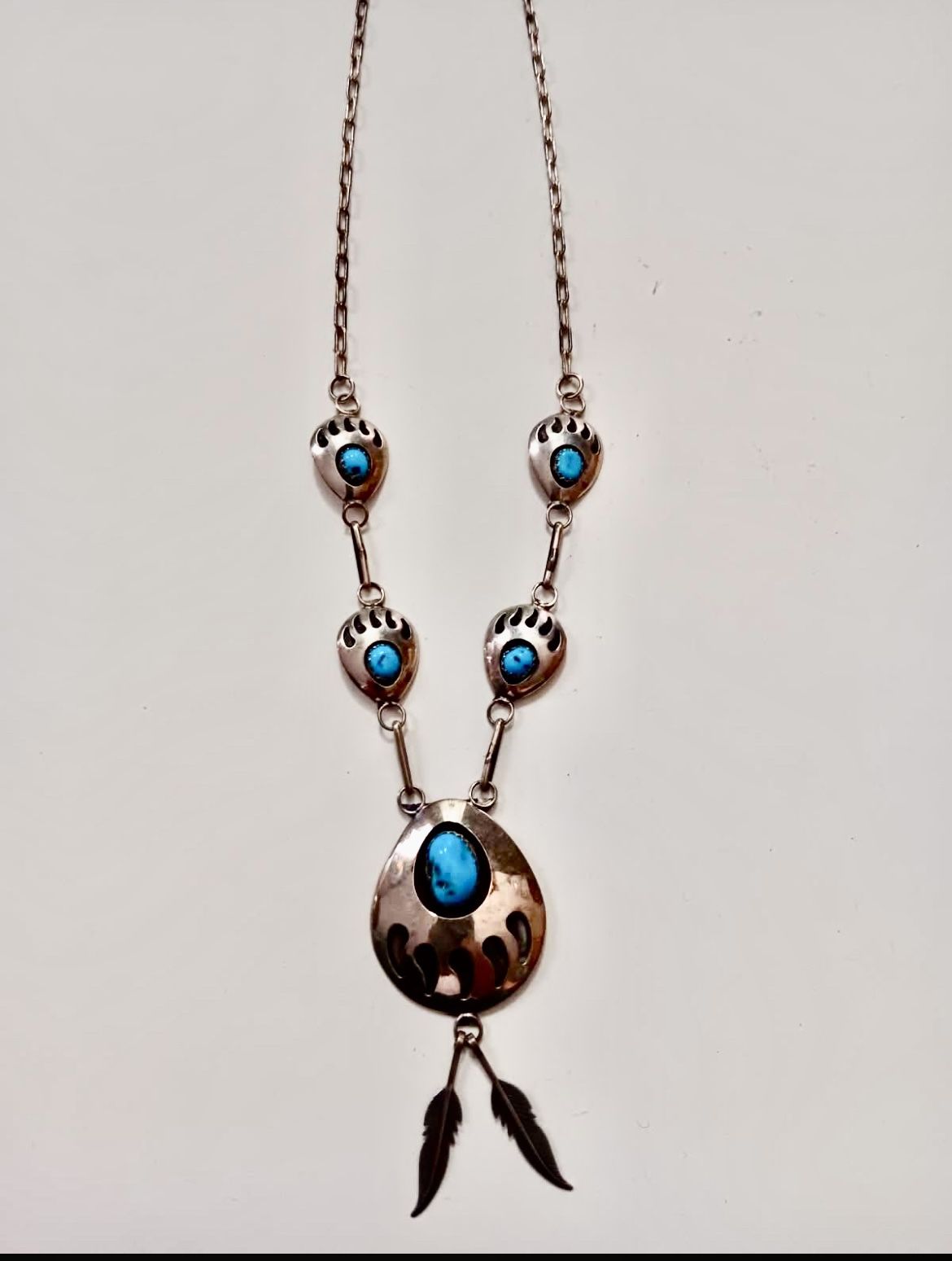Vintage Jewelry. Sterling turquoise Navajo Necklace 18 inch.
