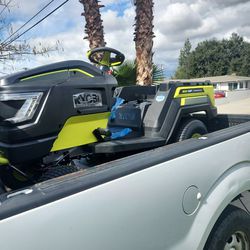 RYOBI

80V HP Brushless 42 in. Battery Electric Cordless Riding Lawn Tractor with (3) 80V 10Ah Batteries and Charger

STORE PRICe $5499