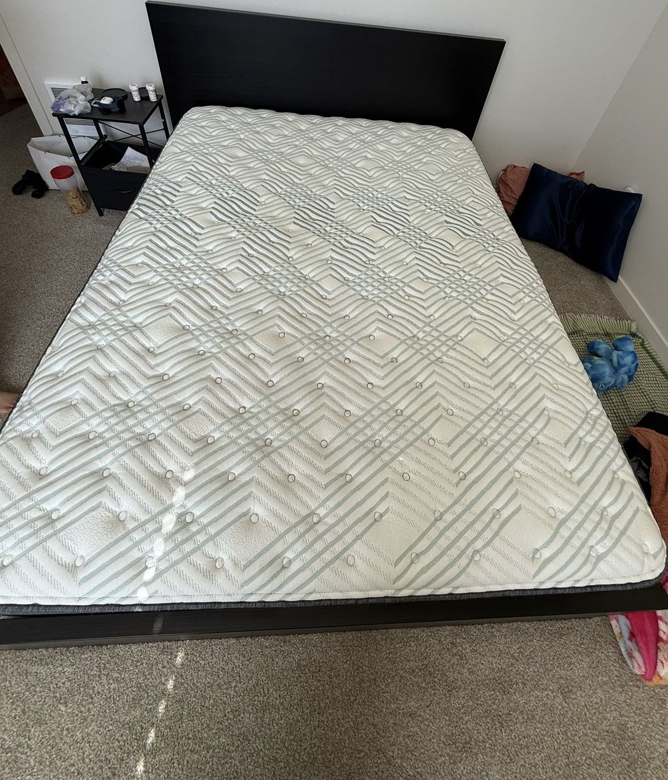 Selling PressureSmart™ 2.0 Firm 11" Queen Mattress – Excellent Condition
