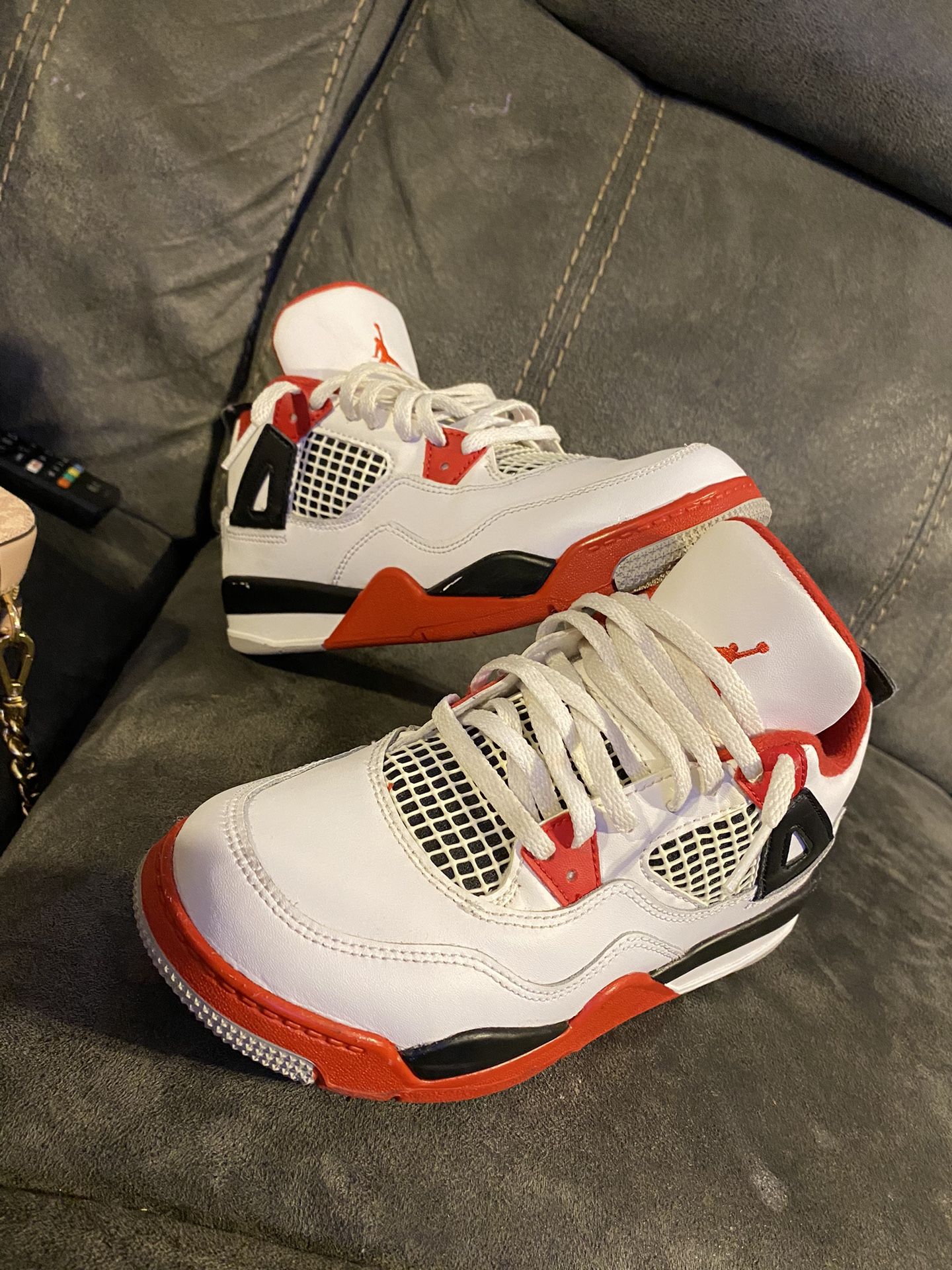 Grade School Air Jordan Retro GS 'Fire Red'