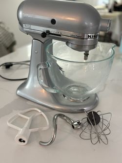 Kitchen aid Mixer With 3 Attachments