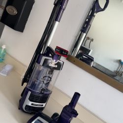 Shark Vacuum Cleaner 