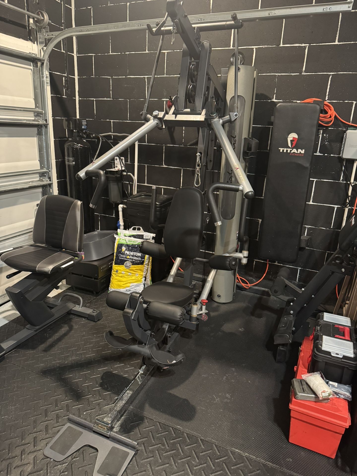 Bodysolid G6B Homegym with 200lb Cable Stack