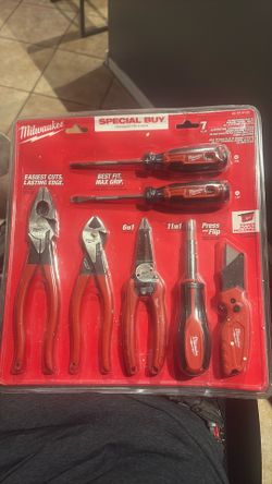 Milwaukee Electrician’s Hand Tool Set