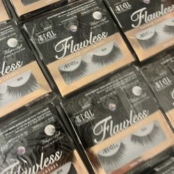 Lashes/makeup