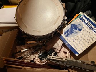 Snare Drum (Dixon), with all/many accessories