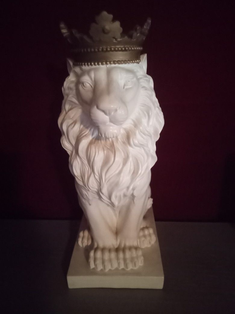 Lion King Statue