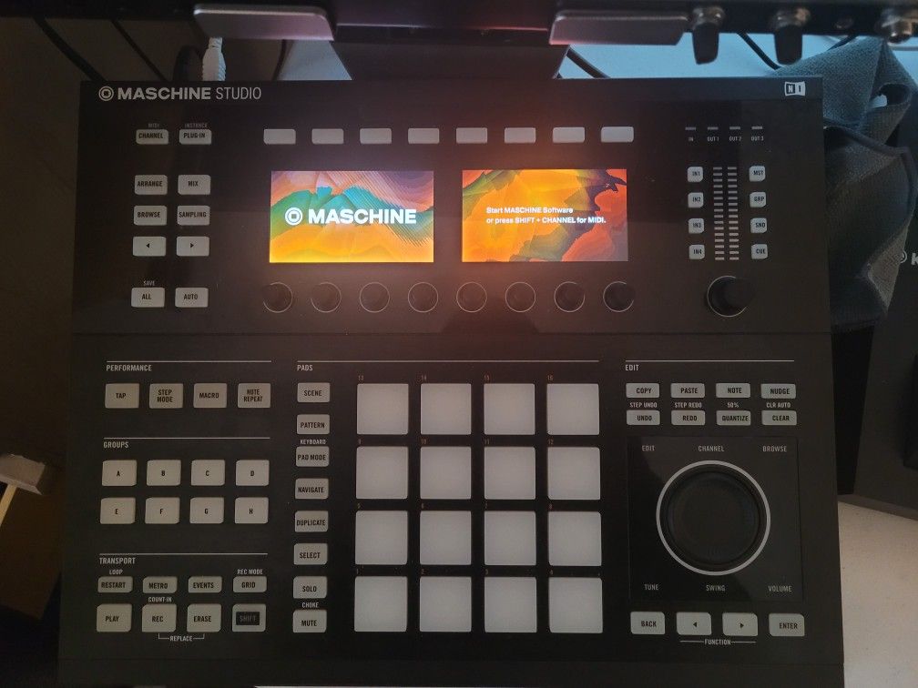 Native Instruments Maschine Studio Controller