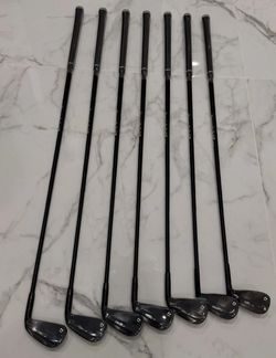 Taylormade P790 Irons (send offer)