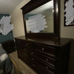 Dresser and 2 Night Stands, Great Condition 