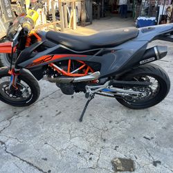 2021 KTM 690