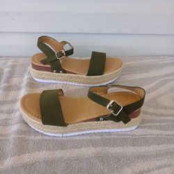 Forever sandals size 8