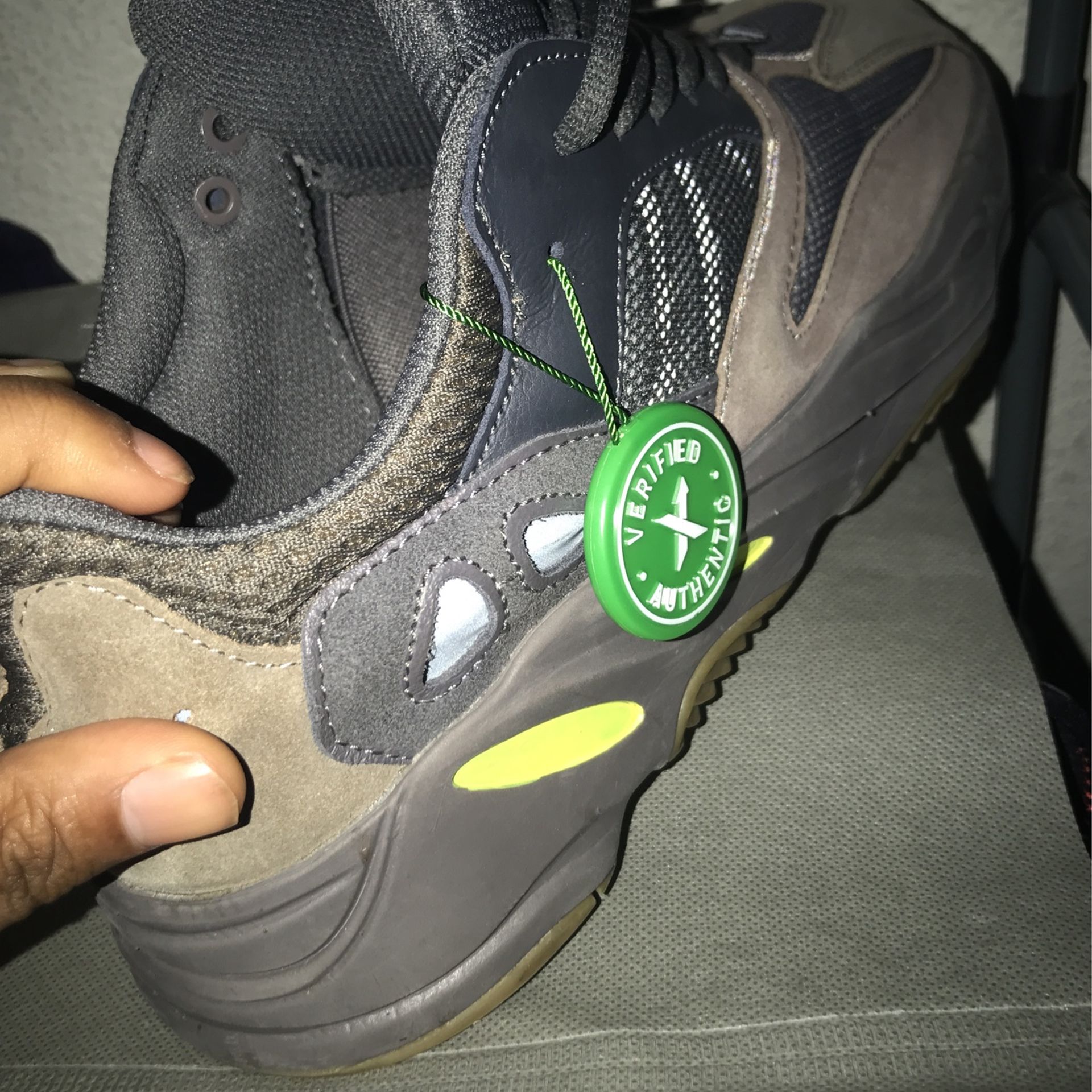 700 Mauve Yeezys Size 9.5