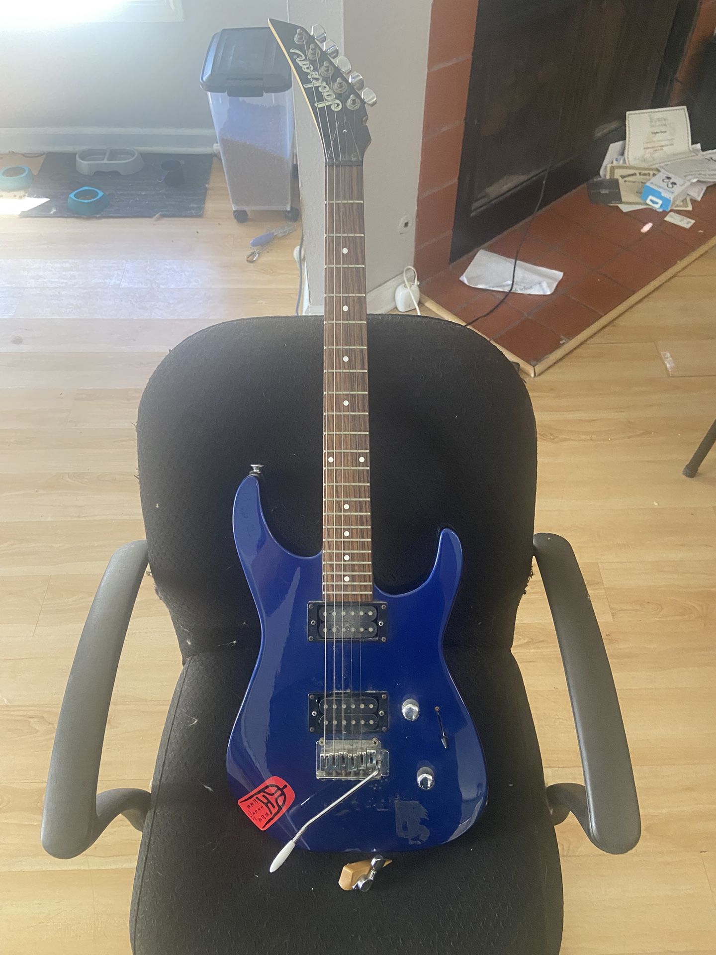 Fender Jackson Series Reversed - Slightly Damaged Tuner.