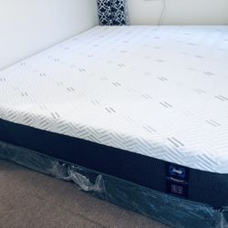 KING Size MATTRESS  Memory Foam  Gel 13”thick Comfort+Quality Brand New in plastic( box split includes)  delivery available 