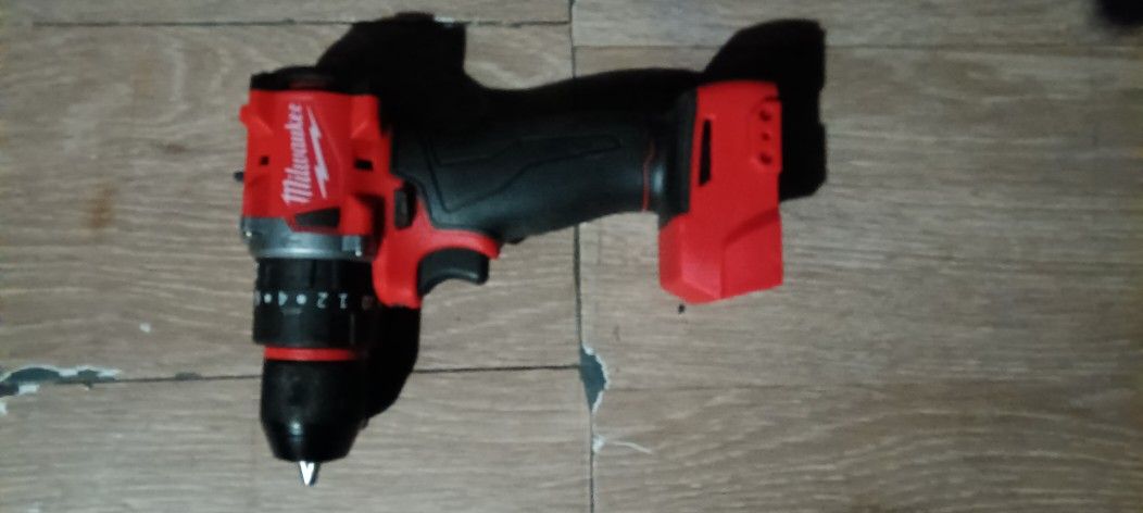 Milwaukee Drill 80$NEW