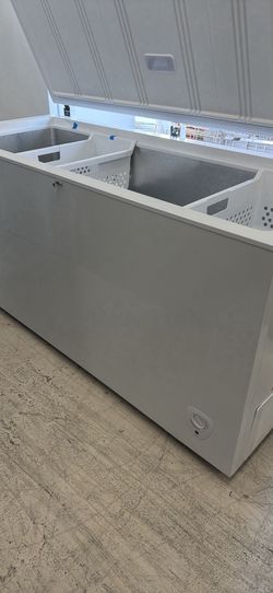 Hisense 17.7 Cu. Ft. Chest Freezert