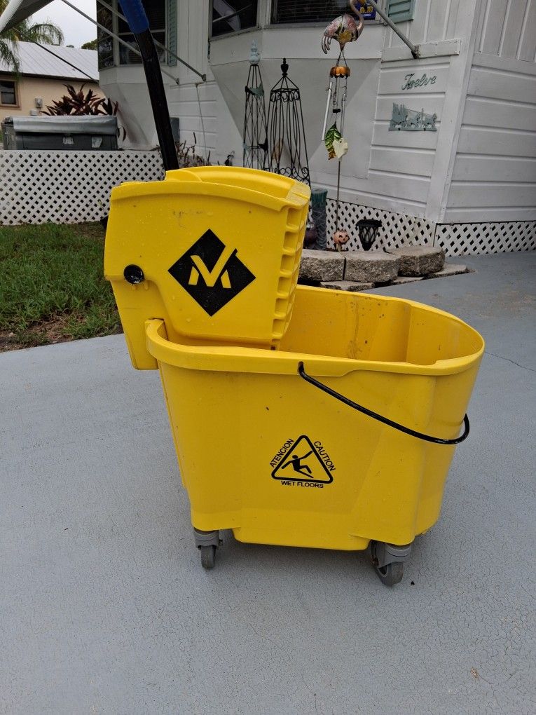 32 Quart Commercial Mop Bucket And Ringer