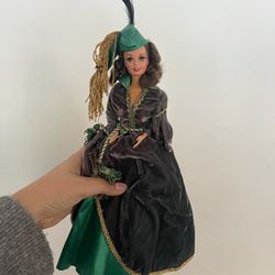 Hollywood Legends Collection - Barbie Scarlett O'Hara- #12045 - Green dress  for Sale in Miami, FL - OfferUp