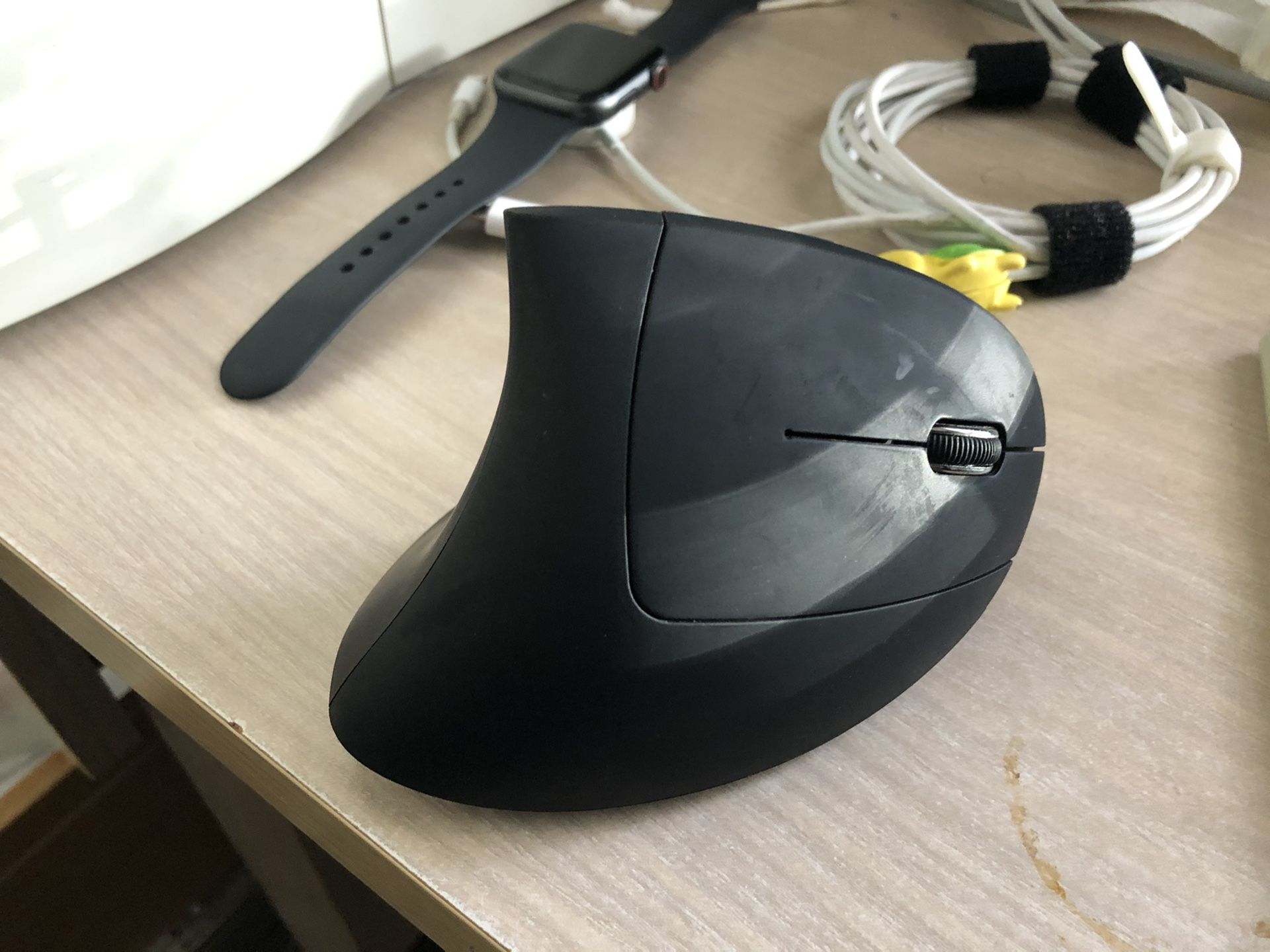 Wireless mouse inbuild battery