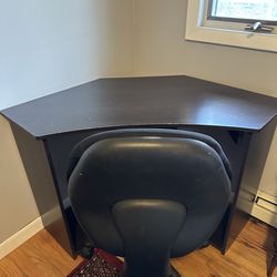 Corner desk with office chair