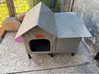 Dog house with heated pad