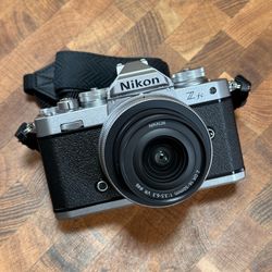 Nikon Zfc silver + 16-50mm lens - mint condition- 417 shutter count