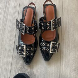 Womens Black Shoe Size 9 