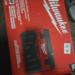 Milwaukee M18 2 GALLON VACCUM 