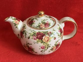 ROYAL ALBERT OLD COUNTRY ROSES TEA COFFEE POT 22K GOLD ACCENT AG