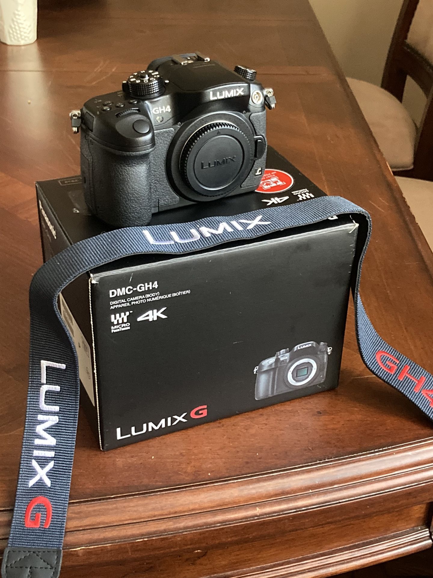Panasonic LUMIX Gh4 (body Only)