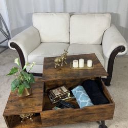 Coffee Table Lift Top With Storage LIKE NEW!