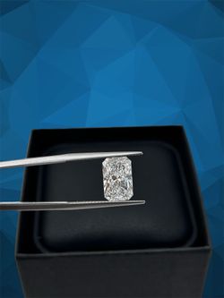 Radiant shape lab-grown certified diamond 💎