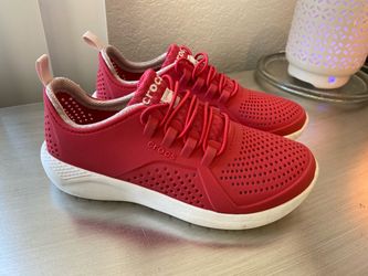 Boy’s Crocs Literide Pacer Red Sneaker Size 2