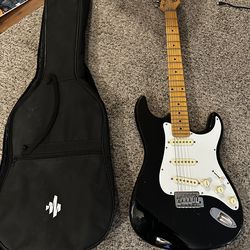 VINTAGE CORT STRATOCASTER BLACK & WHITE 3 SINGLE COILS FROM LATE 70'S