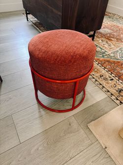 Round Ottoman W/ Metal Frame