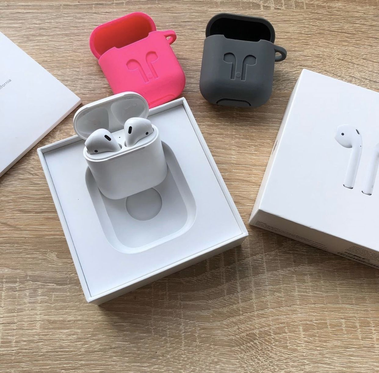 AirPods brand new in box not Apple works like original wireless charging an auto recognition