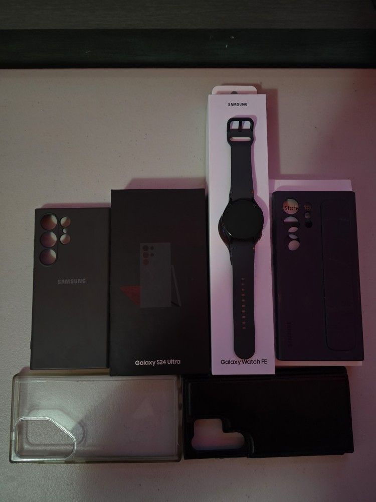 Samsung galaxy s24 ultra 256GB unlocked to all carries plus Samsung Watch Fe and 4 cases included