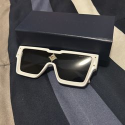 white sun glasses