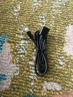 El cable es compatible con resoluciones de ultra alta definición 4K a 120Hz y hasta 8K.Incluye tapas protectoras blancas en los conectores para manten
