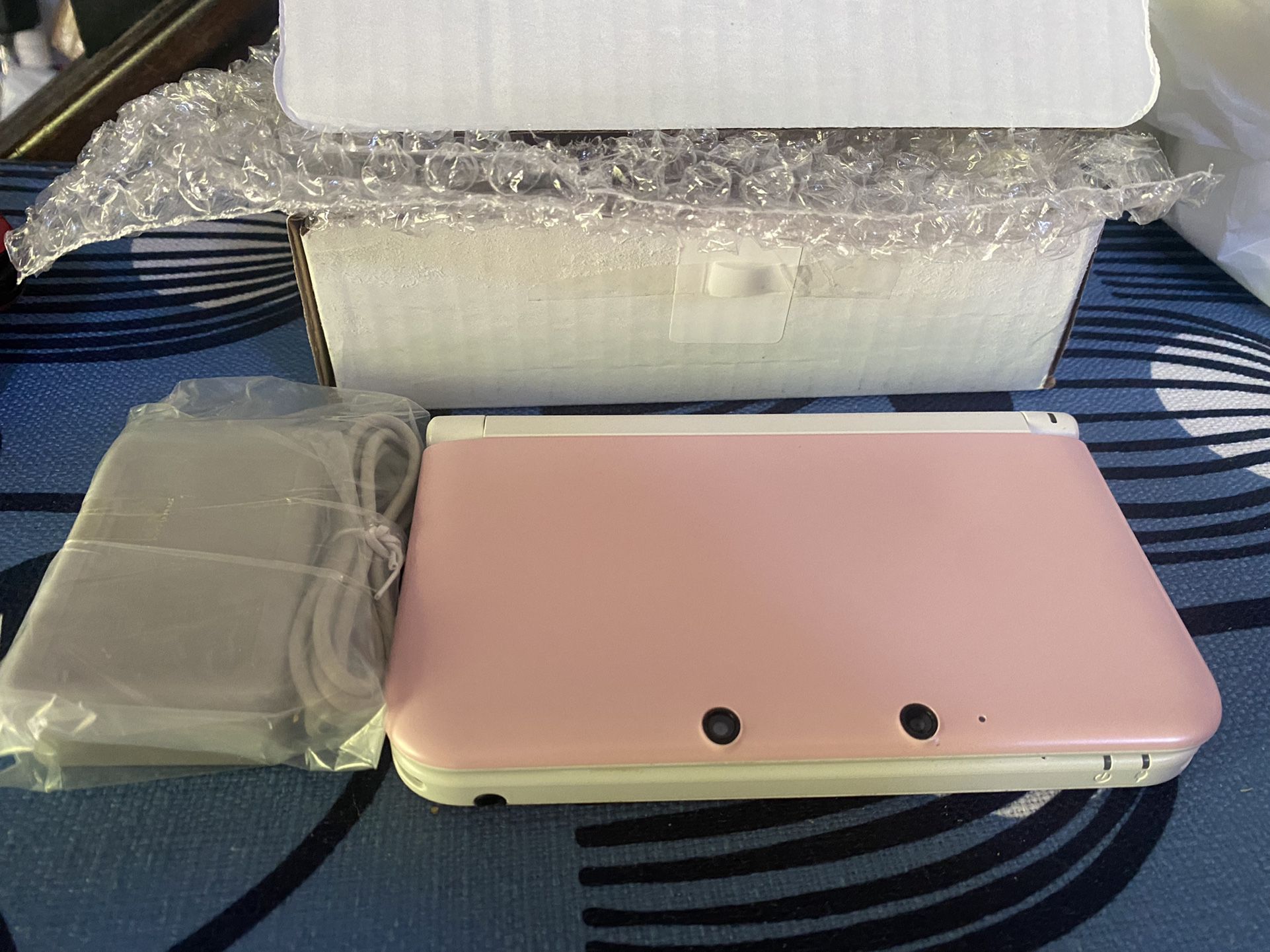Nintendo 3DS XL Game Console Pink/white