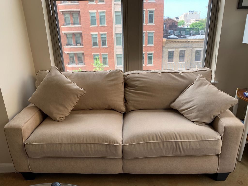 Couch with 2 pillows